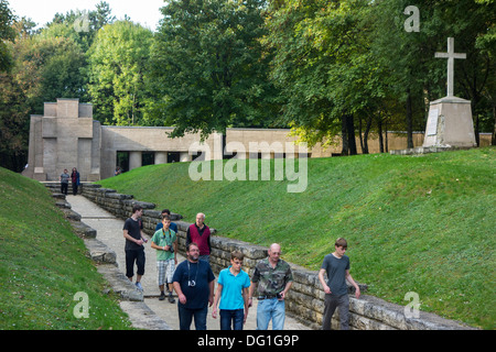 Prima guerra mondiale una memorial Tranchée Des Baïonnettes / scavo delle baionette a Douaumont, Lorena, WWI battaglia di Verdun, Francia Foto Stock