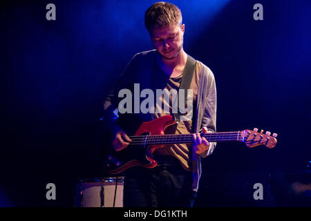 Milano Italia. Il 10 ottobre 2013. Il belga indie rock band BALTHAZAR apertura della mostra di editori a music club Alcatraz © Rodolfo Sassano/Alamy Live News Foto Stock