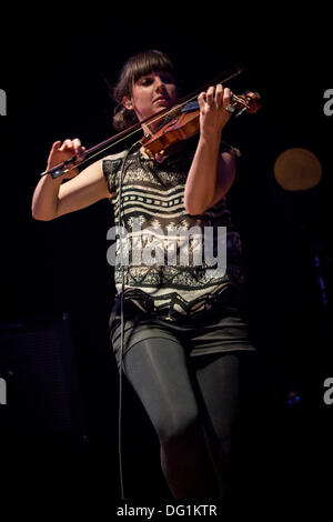 Milano Italia. Il 10 ottobre 2013. Il belga indie rock band BALTHAZAR apertura della mostra di editori a music club Alcatraz © Rodolfo Sassano/Alamy Live News Foto Stock