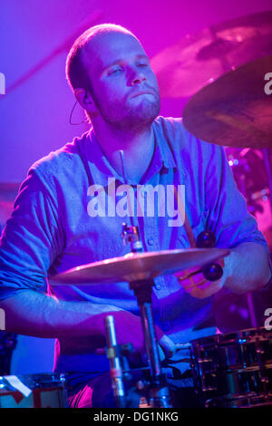 Milano Italia. Il 10 ottobre 2013. Il belga indie rock band BALTHAZAR apertura della mostra di editori a music club Alcatraz © Rodolfo Sassano/Alamy Live News Foto Stock