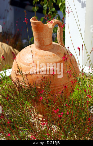 Vecchia brocca di argilla per la decorazione Foto Stock