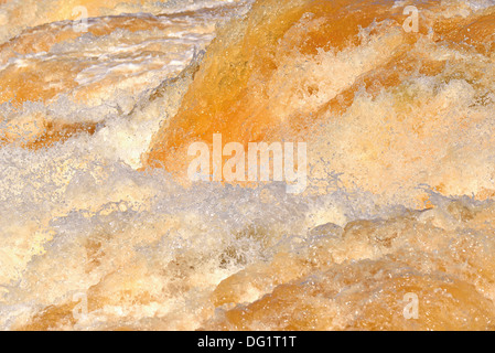 Acqua turbolenta di close-up di Iguassu Falls nel Parco Nazionale di Iguassu Foto Stock