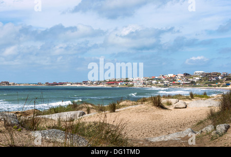 Punta del Diablo Beach, popolare località turistica e Fisherman's place in Uruguay Coast Foto Stock