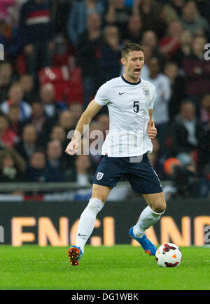 Londra, Regno Unito. Undicesimo oct, 2013. England's Gary CAHILL durante la Coppa del Mondo il qualificatore tra Inghilterra e Montenegro dallo stadio di Wembley. Credito: Azione Sport Plus/Alamy Live News Foto Stock