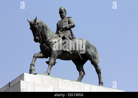 Statua di Re Edoardo, ingresso sud alla Victoria Memorial Hall, Kolkata, India Foto Stock