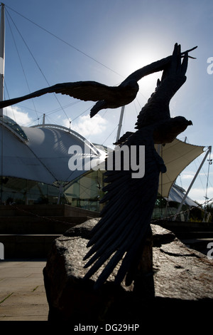 Città di Edimburgo in Scozia. Stagliano vista del sir Alick Rankin memorial sculpture di due fulmars in volo. Foto Stock