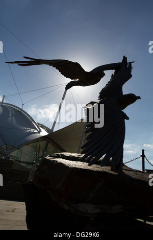 Città di Edimburgo in Scozia. Stagliano vista del sir Alick Rankin memorial sculpture di due fulmars in volo. Foto Stock