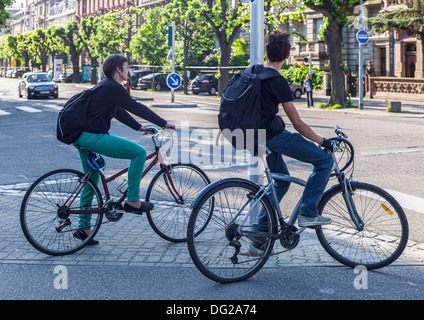 2 bikers Strasburgo Alsace Francia Foto Stock