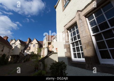 Città di Edimburgo in Scozia. Una vista pittoresca del Cavallo Bianco vicino che una volta contenuta nel XVII secolo White Horse Inn. Foto Stock