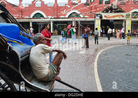 A mano tirato in rickshaw, Calcutta, India Foto Stock