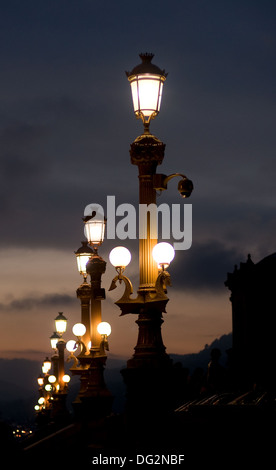 Lampione stradale tipico dell'Europa Foto Stock