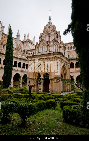 Il Monastero reale di Santa Maria de Guadalupe. Caceres, Spagna. UNESCO - Sito Patrimonio dell'umanità. Vista del chiostro Foto Stock