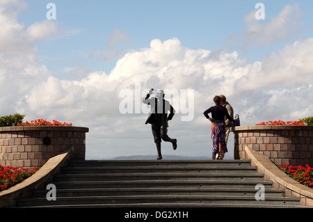 La famosa Eric Morecambe statua nel nord della stazione balneare di Morecambe Foto Stock