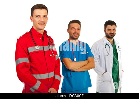 Felice diversi medici in piedi in una riga isolata su sfondo bianco Foto Stock