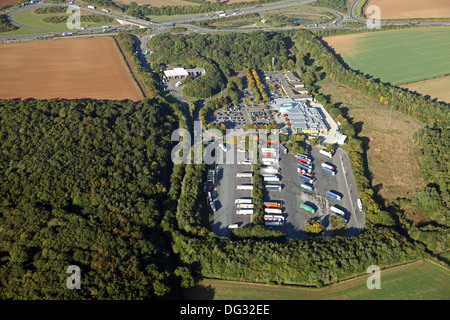 Vista aerea della valle Cherwell Moto Services, Oxfordshire Foto Stock