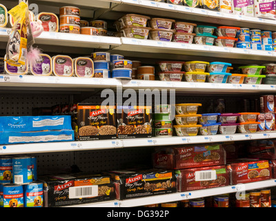 Kmart Pet Food Store Display, NYC Foto Stock