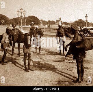 India - Calcutta portatori di acqua inizio novecento Foto Stock