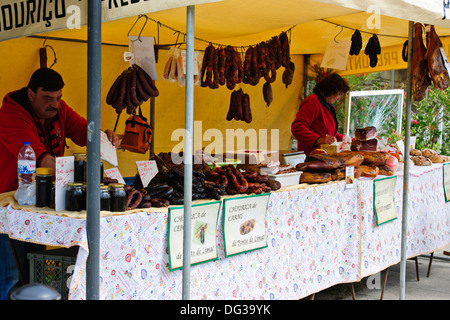 Ponte de Lima,Grand Villas,Ponte Romano,Scheda di fiume a piedi,detiene il più grande mercato in Portogallo,casa al vino rosso Verdi,,il mercato dell'Antiquariato Foto Stock