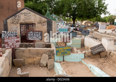 Il Senegal, Touba. Il cimitero di Mouride, di fronte alla Grande Moschea. Foto Stock