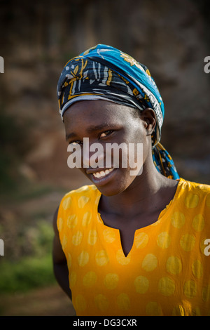 Una giovane ragazza africana a Kampala in Uganda. Foto Stock