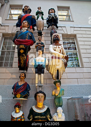 Nave figureheads presso il National Maritime Museum di Greenwich, London, England, Regno Unito Foto Stock