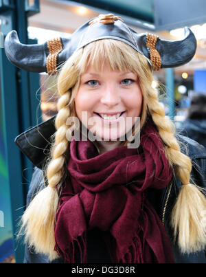 Londra REGNO UNITO, 13 ott 2013 : Un Viking onorevoli a la Scandinavia Show 2013 al tabacco Dock LONDRA Credito: Vedere Li/Alamy Live News Foto Stock