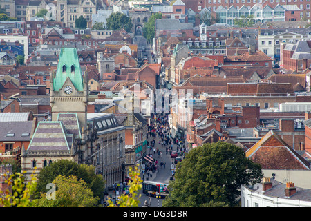 Winchester Guildhall e High Street visto da St Giles hill Foto Stock