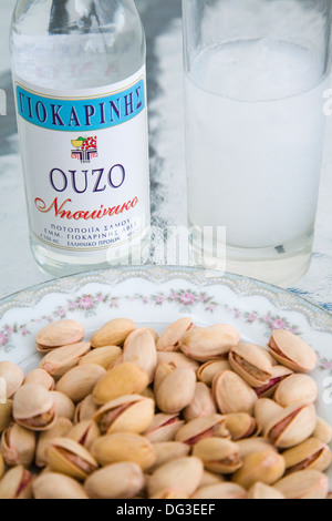 In Europa, in Grecia, Dodecaneso, PATMOS ISOLA, ouzo e pistacchi Foto Stock