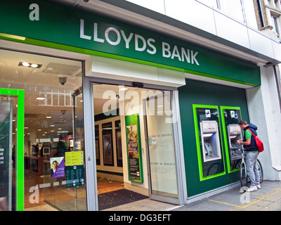 Esterno del Lloyds Bank, Woolwich Town Centre di Londra, England, Regno Unito Foto Stock