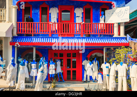 Dipinto di negozio manichini di cotone abbigliamento balcone Foto Stock