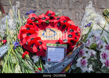 Ghirlanda di papavero prevista dal Royal British Legion, Olanda succursale, Amsterdam, Paesi Bassi Foto Stock