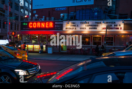 L'angolo Deli, La Esquina, nel quartiere di Soho a New York City Foto Stock