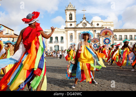 I costumi in parata presso il carnevale di Salvador, Bahia, Brasile, Sud America Foto Stock