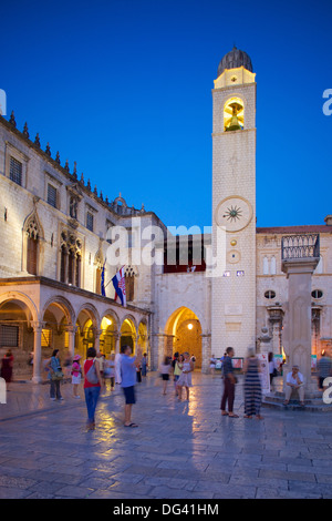 Clock Tower al tramonto, Stradun, Sito Patrimonio Mondiale dell'UNESCO, Dubrovnik, costa dalmata, Dalmazia, Croazia, Europa Foto Stock