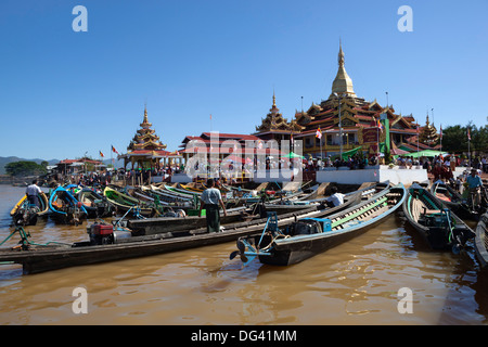 Phaung Daw Oo Pagoda, Lago Inle, Stato Shan, Myanmar (Birmania), Asia Foto Stock