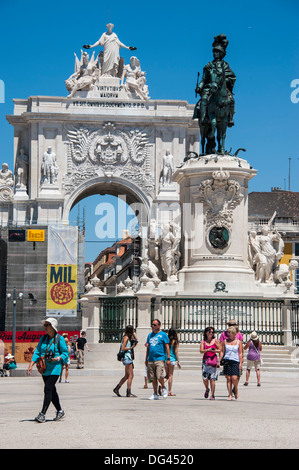 Statua di re Jose io, a Praca do Comercio, Lisbona, Portogallo, Europa Foto Stock