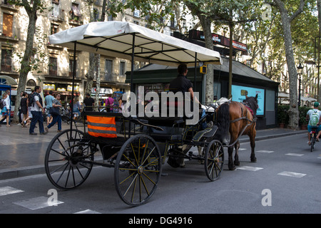 Carrozza a cavallo sulla Rambla Foto Stock