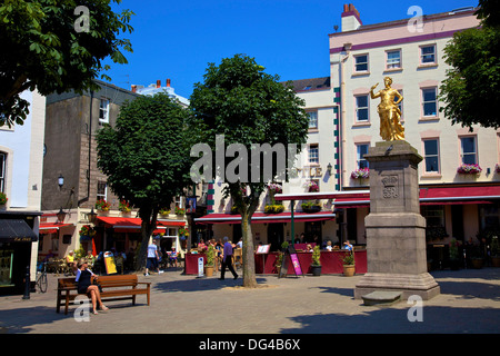 Statua di re Giorgio II, Royal Square, St. Helier, Jersey, Isole del Canale, Europa Foto Stock