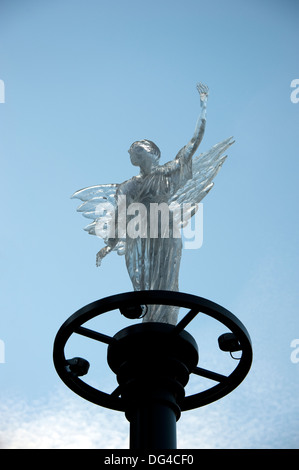 Vetro cristallo Angelo statua speranza cielo cristiana Foto Stock