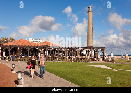 Il lungomare e il Faro di Maspalomas, Maspalomas, Gran Canaria, Isole Canarie, Spagna, Europa Foto Stock