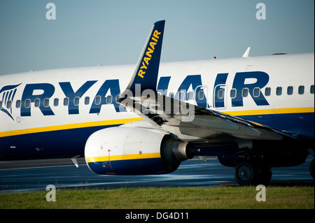 Ryanair Jet aereo sulla pista Foto Stock