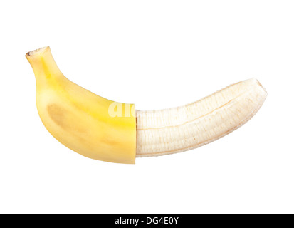 Banana pelata a metà isolato su bianco Foto Stock