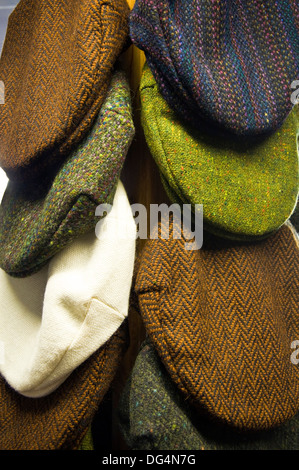 Tradizionale tessuta a mano cappelli Cappelli in Eddie Doherty il tweed workshop a Ardara County Donegal Irlanda Foto Stock