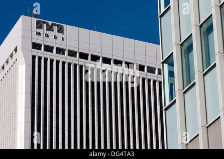 Edifici a Roppongi che portano il nome Mori Building Company, Tokyo, Giappone Foto Stock