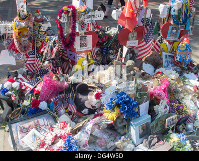 Non ufficiale di omaggio alle vittime della Maratona di Boston bombardamento Foto Stock