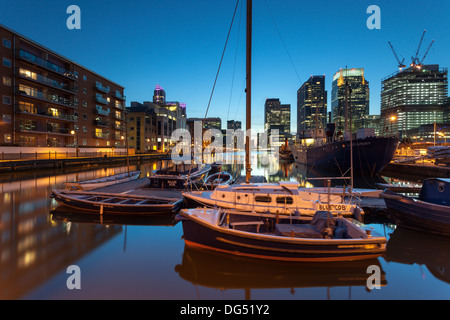 Tramonto a sud di Dock, Canary Wharf, Londra, Inghilterra. Foto Stock