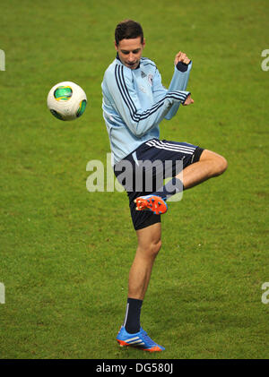 Stoccolma, Germania. Xiv oct, 2013. Nazionale tedesco di giocatore di calcio Julian Draxler gioca la palla durante il training finale prima della partita contro la Svezia a amici Arena Solna Stoccolma, Germania, 14 ottobre 2013. La Germania dovrà affrontare la Svezia nella world cup qualifyer il 15 ottobre 2013. Foto: MARCUS BRANDT/dpa/Alamy Live News Foto Stock