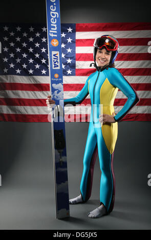 Park City, Utah, Stati Uniti d'America. Xiv oct, 2013. Sarah Hendrickson, 19 da Park City, Utah - Salto con gli sci. USOC Olympic vertice di Media Park City, Utah © Erich Schlegel/ZUMAPRESS.com/Alamy Live News Foto Stock