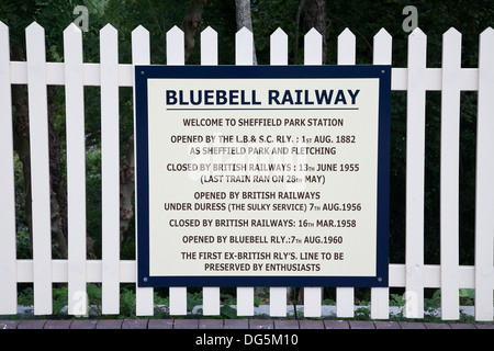 Ferrovia Bluebell, benvenuto a Sheffield Park Station segno. Foto Stock