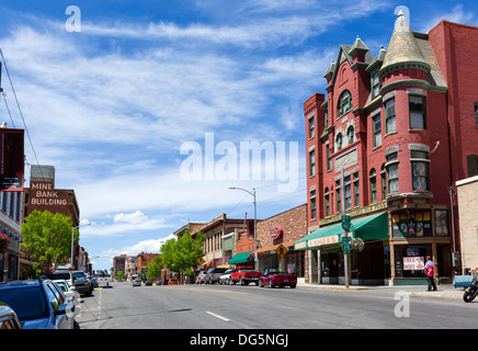 West Park Street con la storica vecchia Curtis Music Hall edificio a destra, uptown Butte, Montana, USA Foto Stock